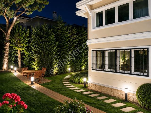 Çengelköy'de Site İçinde 350 M2 Özel Tasarım Triplex Villa