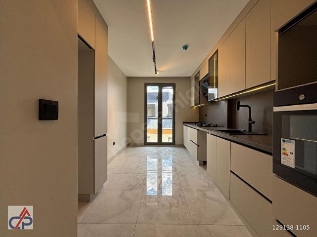 Çengelköy'de Ultra Lüks Çift Girişli & 80m2 Özel Garajlı 4+2 Satılık Dubleks Daire
