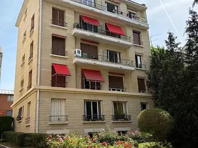 Enghien les Bains 95880 Location appartement 2 pièces t2 au dernier étage cave