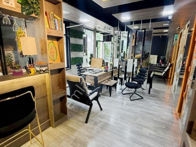 Engin Erdem'den Merter Ana Cadde'de 3+1 Köşe Satılık Daire