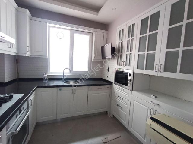 Engindeniz Emlak'tan Satılık Yalova Merkezde İçi Yapılı Ara Kat Daire.