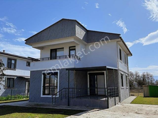Engizde 620m2 Üzerine Kurulu Satılık Villa/remax Saraç 'dan