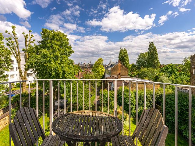 Englands Lane, Belsize Park, London NW3, 3 bed bungalow to rent, £6,150 pcm | PrimeLocation