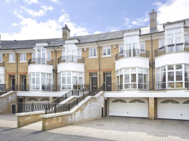 Englefield Green, Surrey 5 bed townhouse to rent £3,950 pcm £912 pw