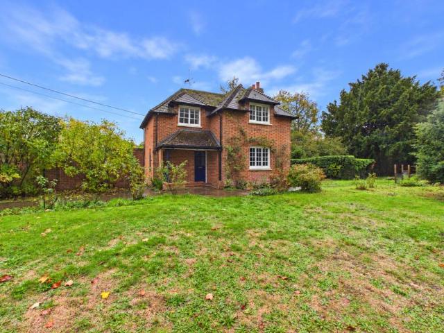Englefield, Reading, Berkshire, RG7 2 bed detached house to rent £1,825 pcm £421 pw