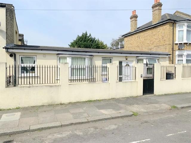 Engleheart Road, Catford, London SE6, 1 bed bungalow to rent, £1,600 pcm | PrimeLocation
