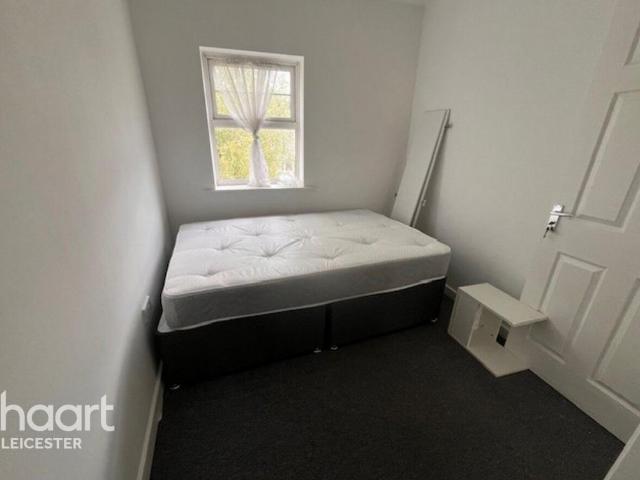 Englewood Close, LEICESTER 5 bed semi detached house to rent £1,595 pcm £368 pw