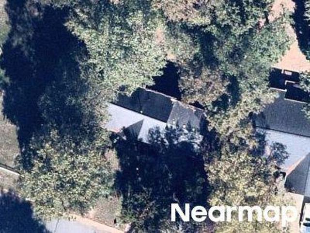 English Walnut Ln