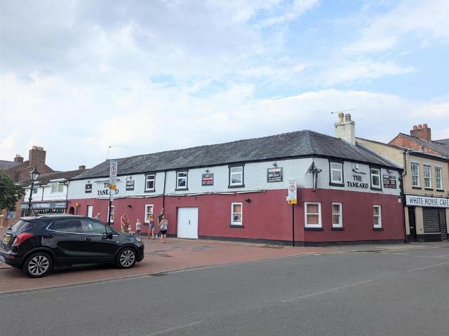 English Walls, Oswestry, Shropshire 2 bed apartment to rent £750 pcm £173 pw