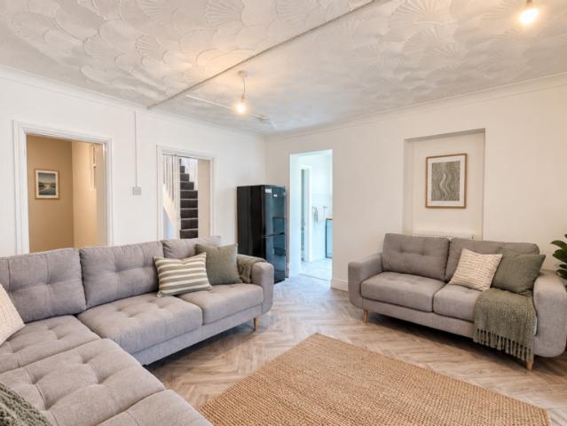 Englishcombe Lane, Bath BA2 7 bed house to rent £5,460 pcm £1,260 pw