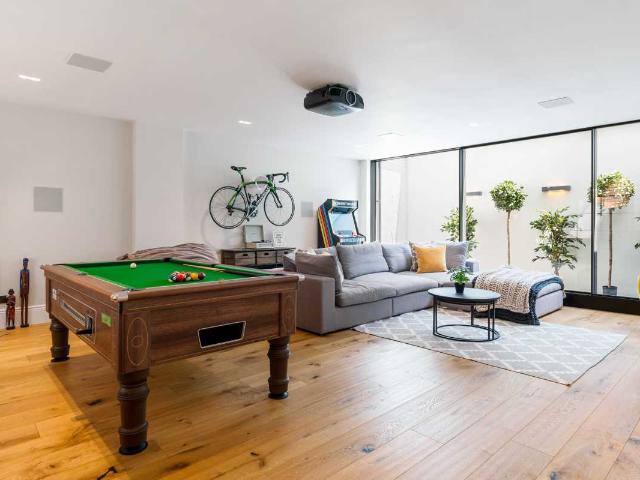 Enjoy 4 floors of modern luxury nr River Thames