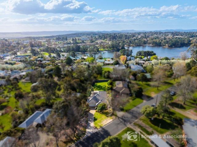 ENJOY THE BEECHWORTH LIFESTYLE FROM AN ELEVATED POSITION