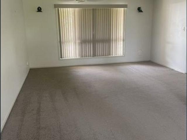 IMMACULATE HOME SET ON 1/2 ACRE IN DUNDOWRAN