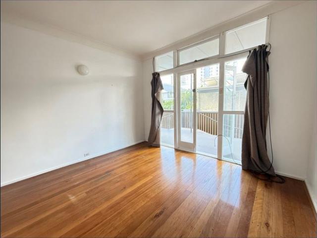 Enjoy the Burleigh Heads Lifestyle – Walk to the Beach