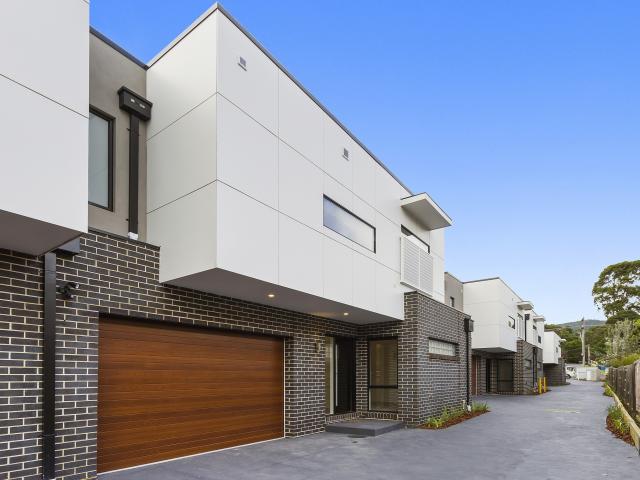 Enjoy the Large Villa living at its Best!