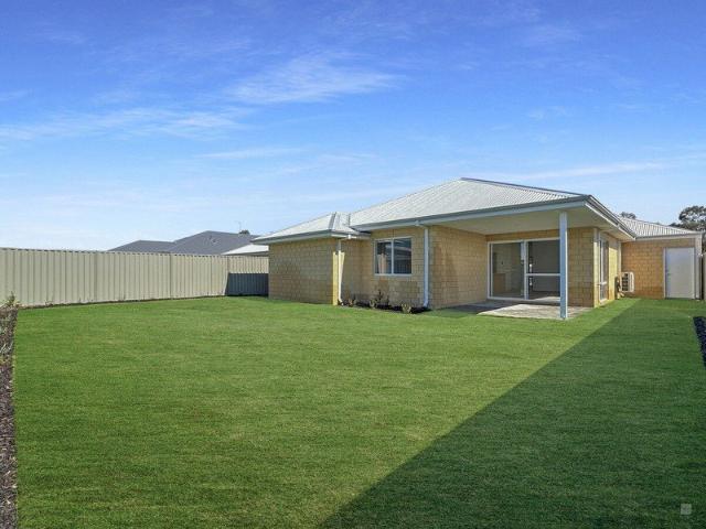 Enjoy the South Yunderup Lifestyle 5 Bedroom New Build!