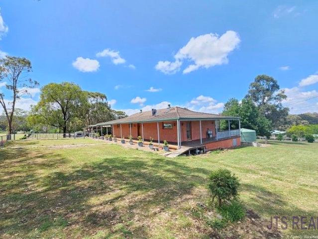 Enjoy the Peace and Quiet on 1 Acre