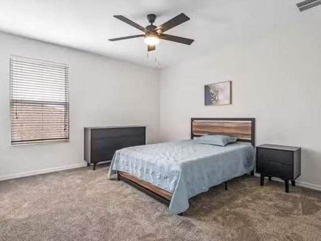 Enjoy the vibrant Avalon Park/Waterford Lakes lifestyle just m.