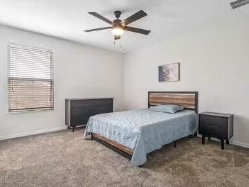 Enjoy the vibrant Avalon Park/Waterford Lakes lifestyle just m.
