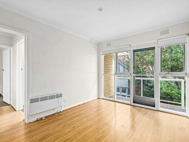 ENJOY THIS CUTTING EDGE APARTMENT IN THIS MOST DESIRABLE LOCATION!