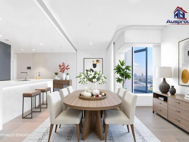 ENJOY VIBRANT HARBOR LIVING 3 BEDROOMS VIEWS OF WORLD ICONIC SYDNEY BRIDGE&WATER