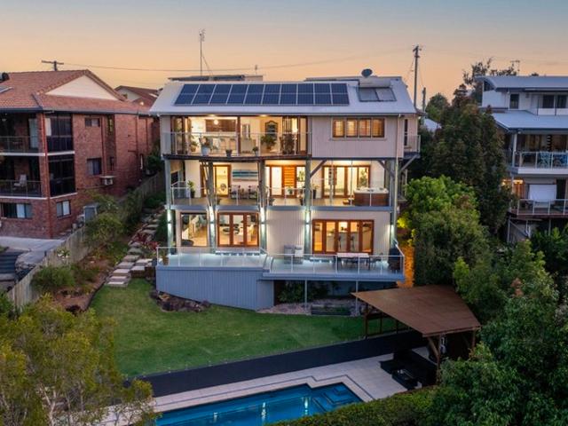 Enjoy a passive income on this multi level home with stunning Ocean Views In Coolum Beach