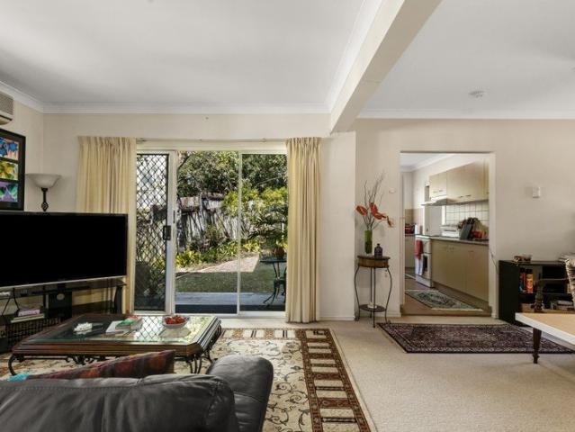 Enjoy a Peaceful Lifestyle Close to Shops, Schools and Public Transport Water Included in the Rent