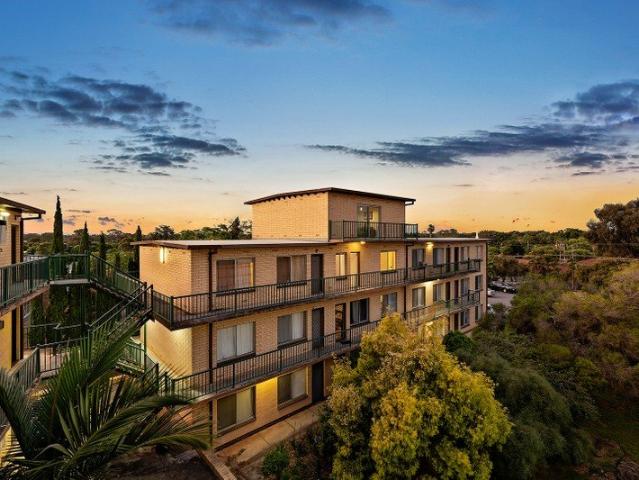 Enjoy comfortable, modern living at 30/22 Broad Street!