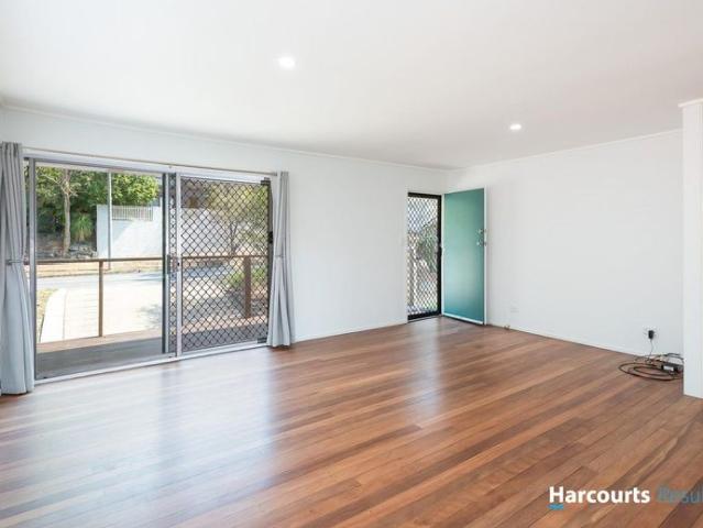 Enjoy cool breeze on Nathan Heights, Solar power, plus LARGE useable space downstairs all closed in perfect for home office or gym