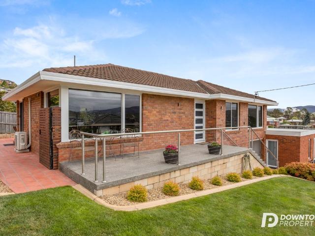 Enjoy Easy Living in a Quiet, Family Friendly Location Downton Property