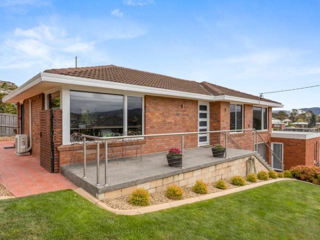 Enjoy Easy Living in a Quiet, Family Friendly Location NOTE 6 Month Lease Only