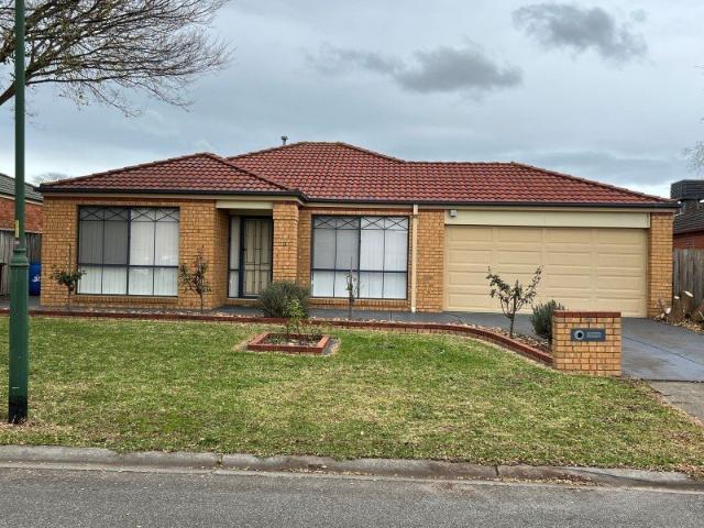 Enjoy Easy Living in Central Cranbourne East!
