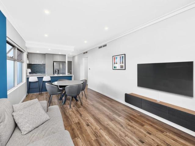 Enjoy low maintenance living Unfurnished !