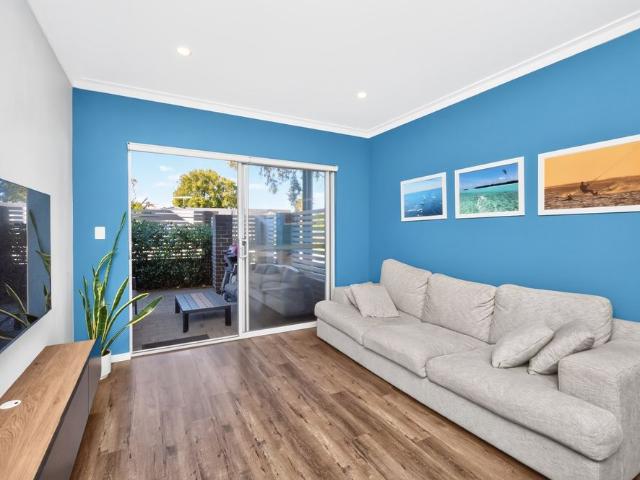 Enjoy low maintenance living Unfurnished !