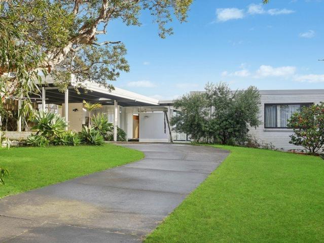 Enjoy Middle Harbour Views Please enter via Pindari Avenue