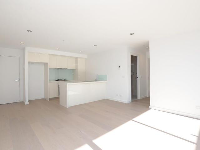ENJOY MODERN APARTMENT LIVING IN CENTRAL KEW LOCATION