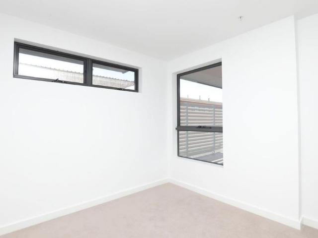 ENJOY MODERN APARTMENT LIVING IN CENTRAL KEW LOCATION