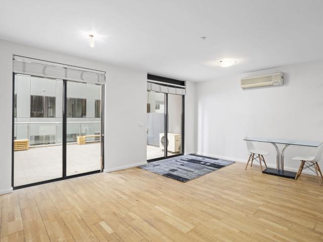 ENJOY NEW YORK LOFT STYLE LIVING IN THE HEART OF MELBOURNE