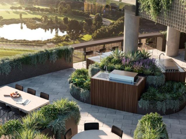 Enjoy Northern Aspects of the Manicured Flemington Gardens