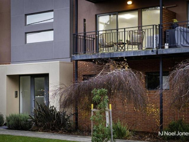 Enjoy Or Invest In The Heart Of Ringwood
