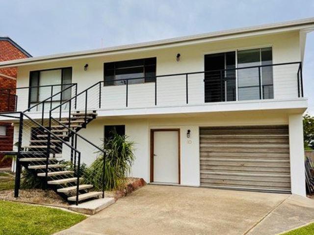 Enjoy relaxed coastal living in this spacious two storey home