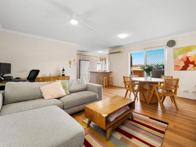 ENJOY SPACE, STYLE & CONVENIENCE IN SOUGHT AFTER COORPAROO
