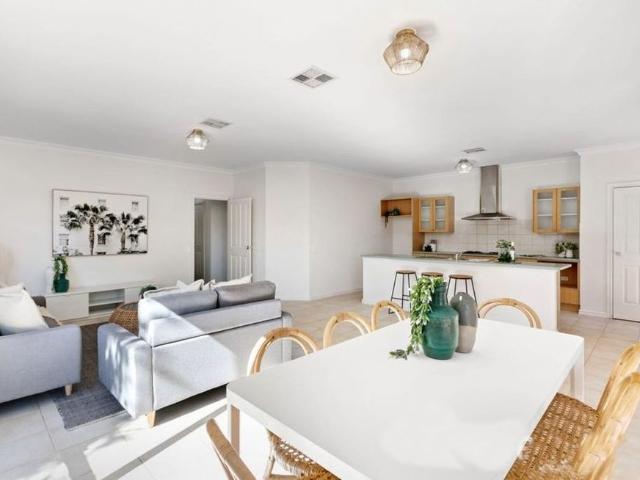 Enjoy Spacious Open Plan Living in a Quiet Street!