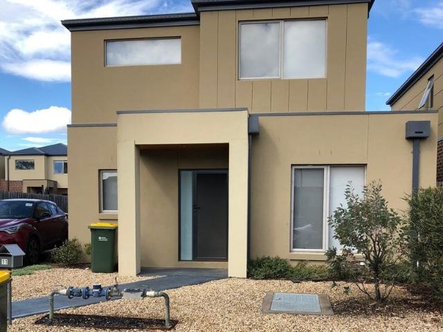 Enjoy Street Frontage and Stylish Living in This Well Appointed Townhouse