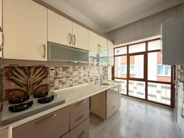 Şenlik Mah. Düz Sk.3. Kat Bağımsız Yapılı 2+1 Kiralık Daire !