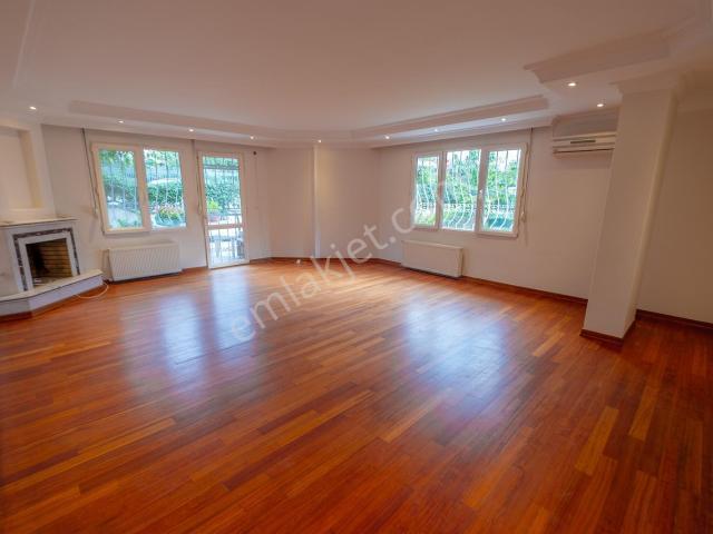 Hat Boyunda Aqua Florya Avm Yakını 3+1 Keyifli Giriş Katı
