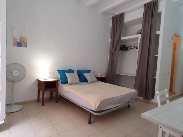 Ensuite bedroom close to Universitat de Barcelona