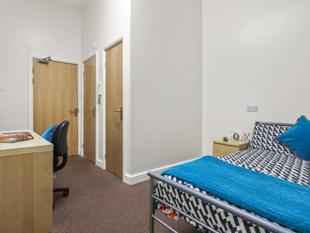 Ensuite Room Available Mid November!