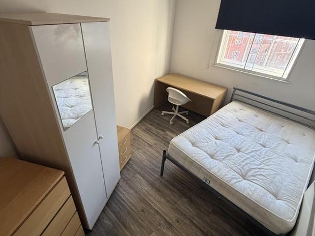 Ensuite Room Available City Centre in November