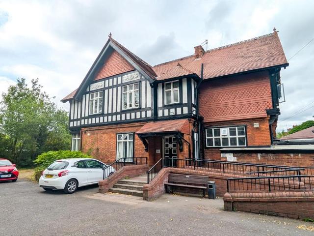 Ensuite Room, Daisy Bank Road. 1 bed in a house share to rent £775 pcm £179 pw